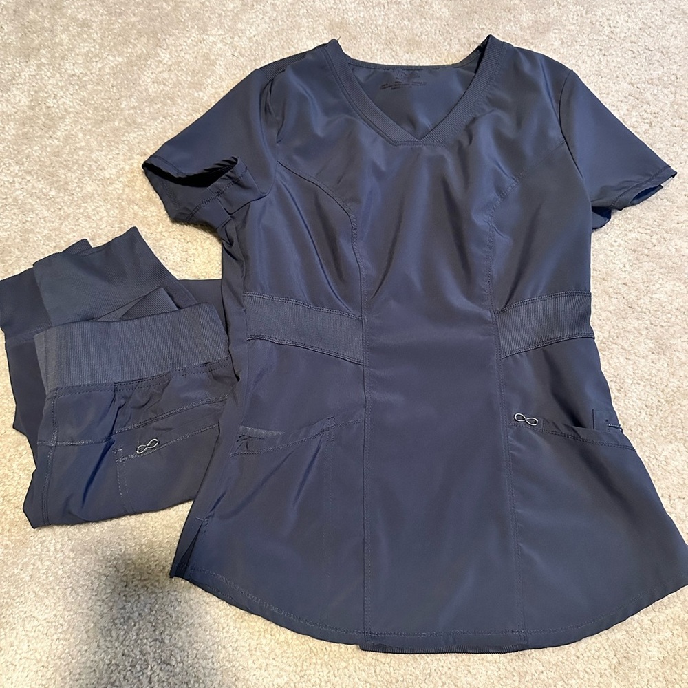 Cherokee infinity scrub set pewter grey small top small petite bottoms like new